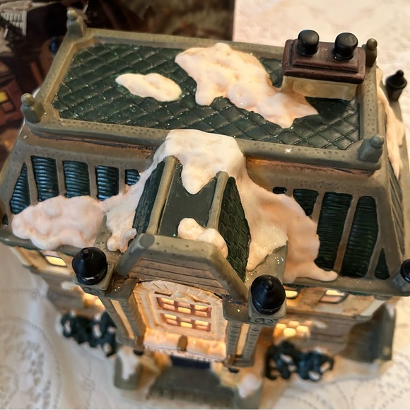 Village Square Lighted Post Office - Picture 6 of 10